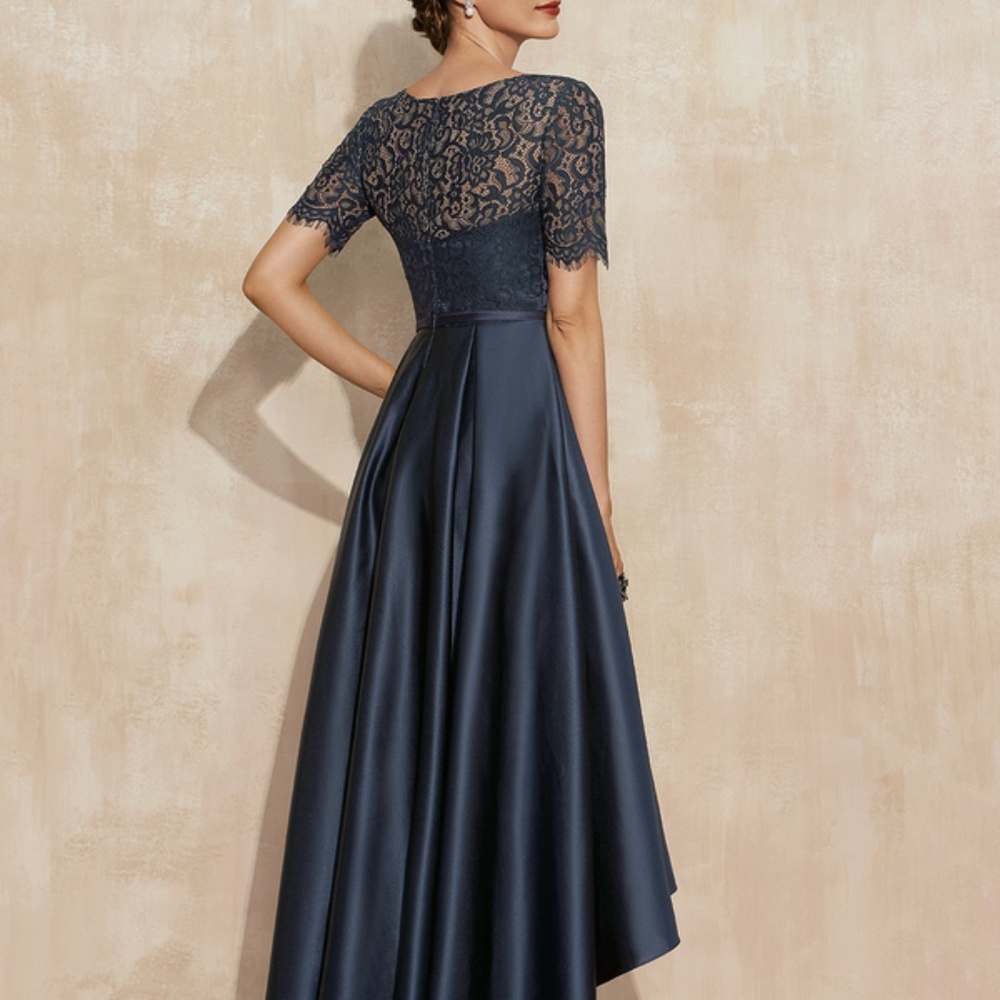 POCKETS ALine Scoop Neck Asymmetrical Satin Lace Mother